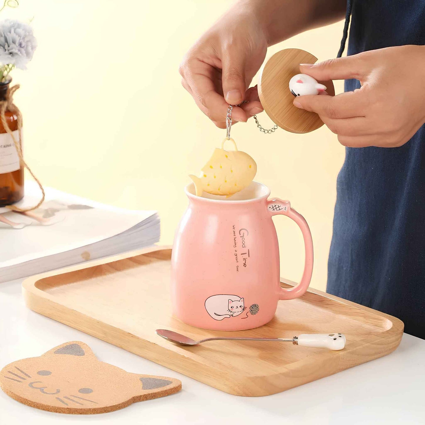 Cute Cat Mug Ceramic Coffee Cup 380ml – Anime Kitty Design with Lid, Spoon & Tea Infuser – Kawaii Cat Coffee Mug Gift for Cat Lovers